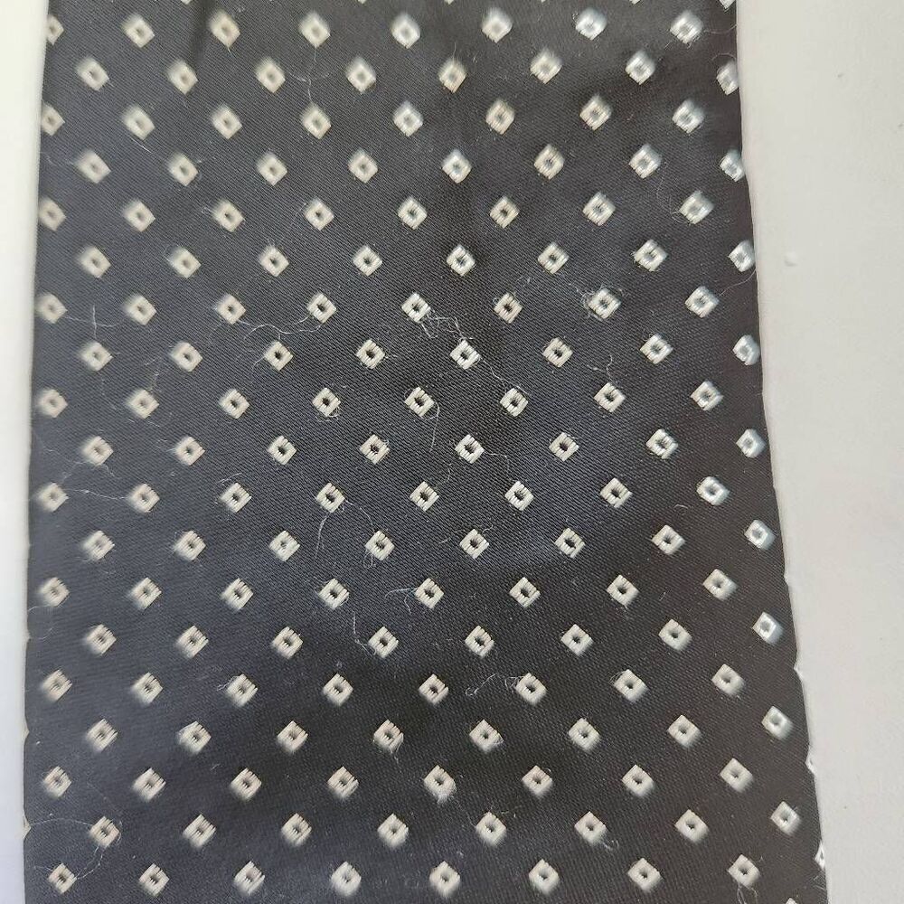 Umo Lorenzo diamond pattern silky tie easy to put on and adjust